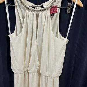 Elegant White Sleeveless Dress